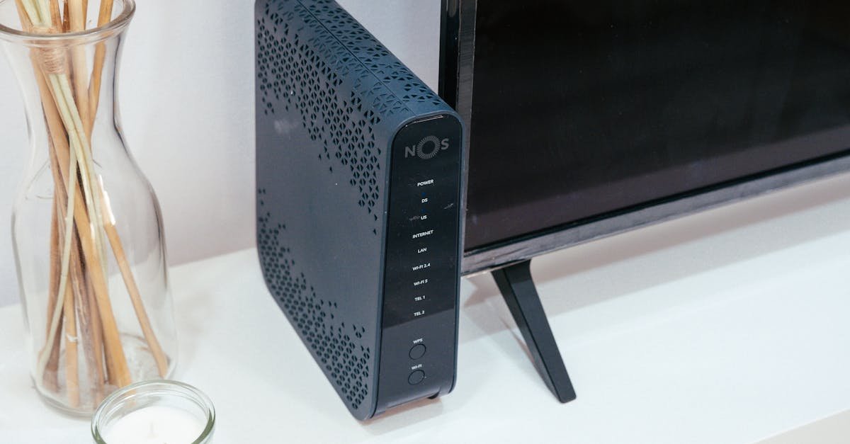 Praca zdalna bez przestojów: jak wybrać router, który dotrzyma Ci kroku?