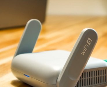 Zamknij hakerom drzwi: zrób z domowego Wi‑Fi cyfrową twierdzę w 30 minut