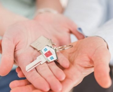 Zostaw dom bez stresu: praktyczna checklista przed wyjazdem