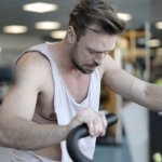 Rower treningowy vs orbitrek: co lepsze do odchudzania, kondycji i zdrowych stawów?