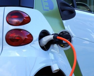 Elektryk czy benzyna? Rachunek opłacalności bez marketingowych sztuczek