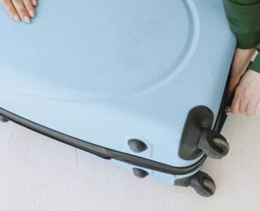Lekko i sprytnie: jak spakować się na każdy wyjazd bez nadbagażu