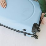 Lekko i sprytnie: jak spakować się na każdy wyjazd bez nadbagażu