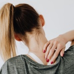 Kark jak z kamienia? Siedząca praca nie musi boleć — 7 prostych nawyków, które odmienią Twój dzień