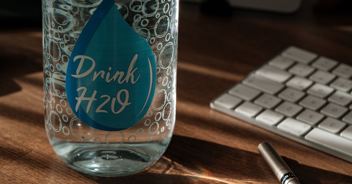 Nawodnienie bez mitów: ile wody naprawdę potrzebujesz każdego dnia?